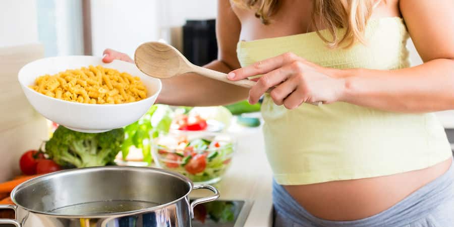 Saiba como não engordar na gravidez. Faça as pazes com a comida!